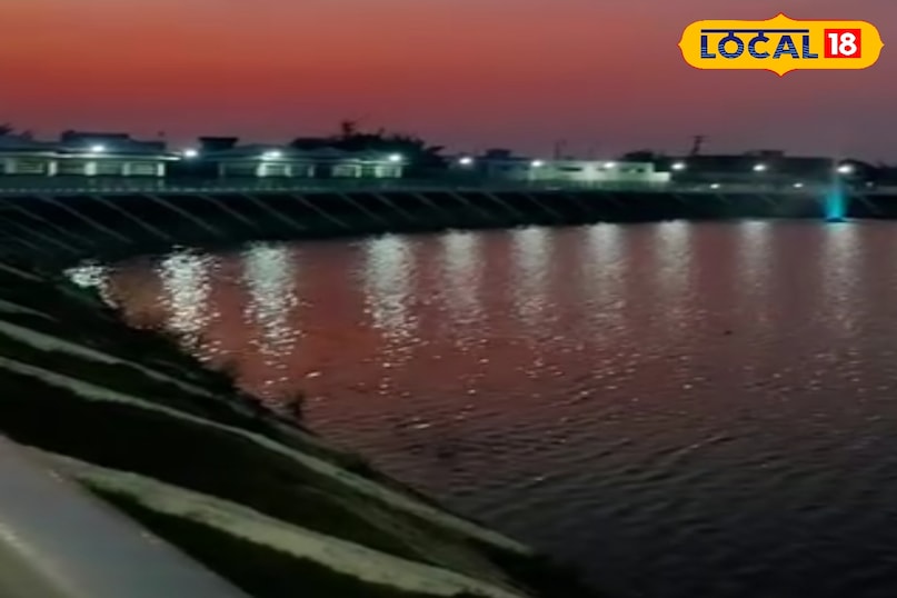 एक किलोमीटर में बना है तालाब 