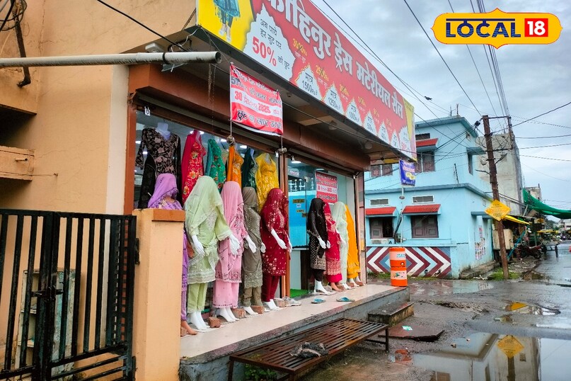लेडीज शॉपिंग मार्केट खरगोन, सस्ता मार्केट खरगोन, Khargone cosmetic market, महिलाओं के लिए खास मार्केट खरगोन, karwa chauth, local18, khargone letest news, Madhya Pradesh hindi news लेडीज शॉपिंग मार्केट खरगोन, सस्ता मार्केट खरगोन, Khargone cosmetic market, महिलाओं के लिए खास मार्केट खरगोन, karwa chauth, local18, khargone letest news, Madhya Pradesh hindi news