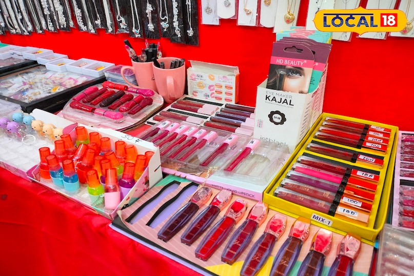लेडीज शॉपिंग मार्केट खरगोन, सस्ता मार्केट खरगोन, Khargone cosmetic market, महिलाओं के लिए खास मार्केट खरगोन, karwa chauth, local18, khargone letest news, Madhya Pradesh hindi news लेडीज शॉपिंग मार्केट खरगोन, सस्ता मार्केट खरगोन, Khargone cosmetic market, महिलाओं के लिए खास मार्केट खरगोन, karwa chauth, local18, khargone letest news, Madhya Pradesh hindi news