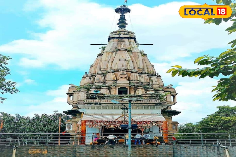 कन्नौज में माता अन्नपूर्णा का चमत्कारी मंदिर, यहां की मिट्टी से बंजर जमीन बन जाती है उपजाऊ कन्नौज में माता अन्नपूर्णा का चमत्कारी मंदिर, यहां की मिट्टी से बंजर जमीन बन जाती है उपजाऊ