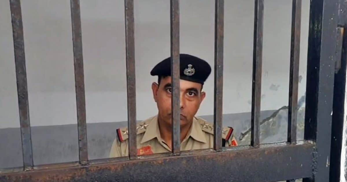 बार-बार कोर्ट में गवाही देने नहीं आ रहा था SHO, जज ने ऐसी सजा दी कि सारी उम्र होती रहेगी शर्मिंदगी!