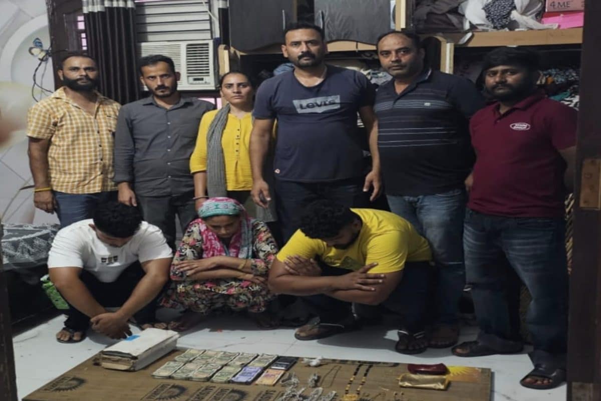 हिमाचलः चिट्टे के साथ मां-दोनों बेटे गिरफ्तार 470 लाख कैश सोना-चांदी बरामद