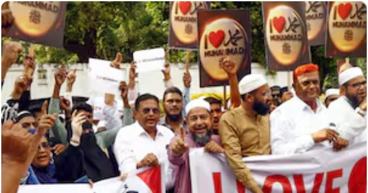 मोतिहारी में भी पहुंचा 'I Love Mohammad' विवाद, मस्जिद के बाहर लगे पोस्टर से बढ़ा तनाव