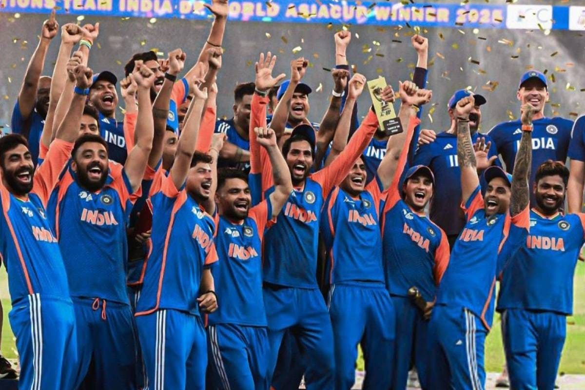 सूर्या ने नहीं उठाई ट्रॉफी तो खिसियाए पाक के पूर्व क्रिकेटर, जानिए क्या कहा?