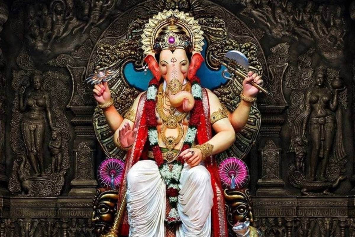 चंद्रग्रहण का असर! ऊंची लहरों ने रोका लालबागचा राजा का विसर्जन