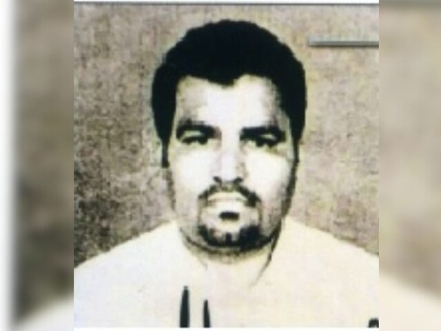 कौन है मुन्नावर खान? जिसके लिए CBI ने किया था 'रेड नोटिस' जारी.. क्राइम कुंडली कौन है मुन्नावर खान? जिसके लिए CBI ने किया था 'रेड नोटिस' जारी.. क्राइम कुंडली