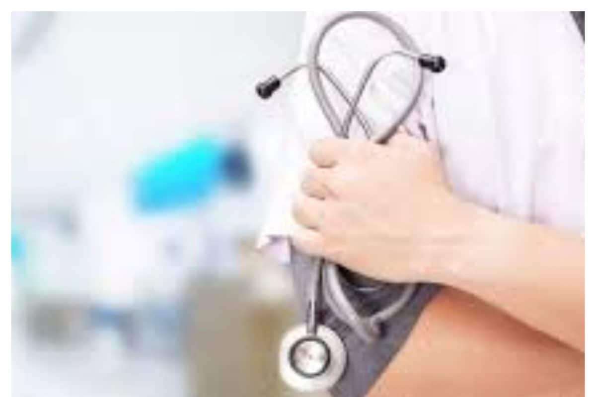 बड़े अरमान से की डॉक्टर की पढ़ाई, डिग्री लेकर लौटा घर.. और खुद को मार ली गोली