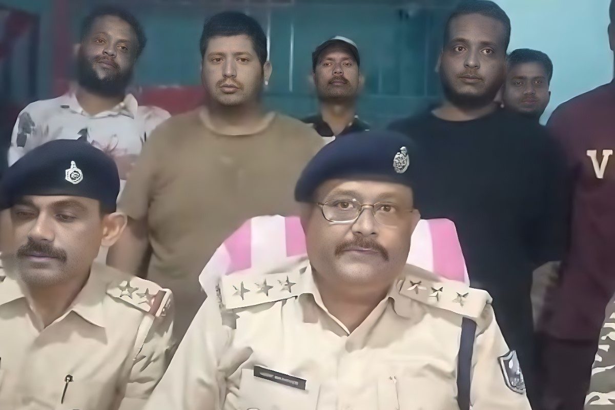 फर्जी आधार कार्ड उर्दू में दस्तावेज और पटना प्लान विदेशी छिपा रहे पहचान