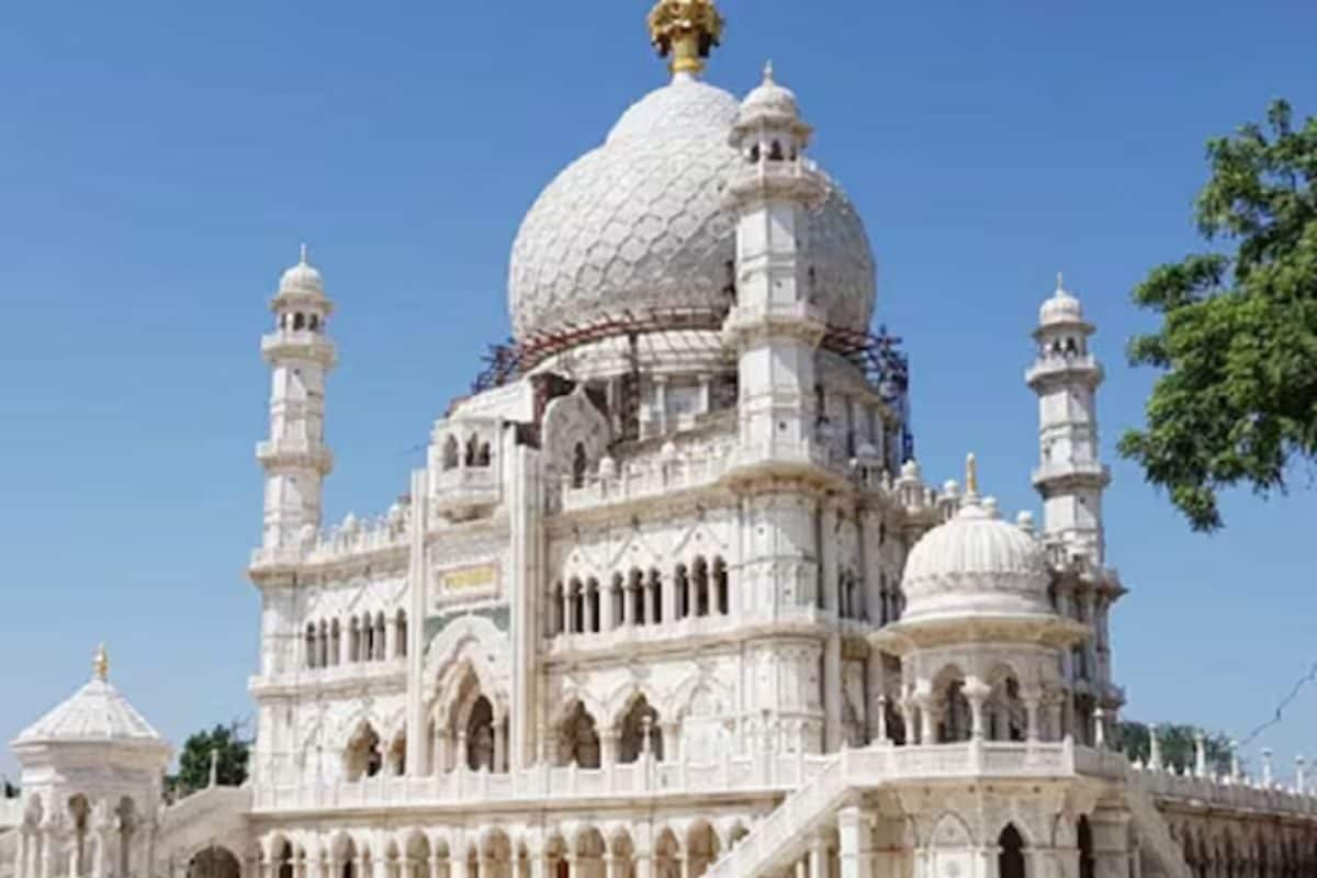 क्या है राधास्वामी संप्रदाय जो स्थापना के 30 साल बाद 2 हिस्सों में बंट गया
