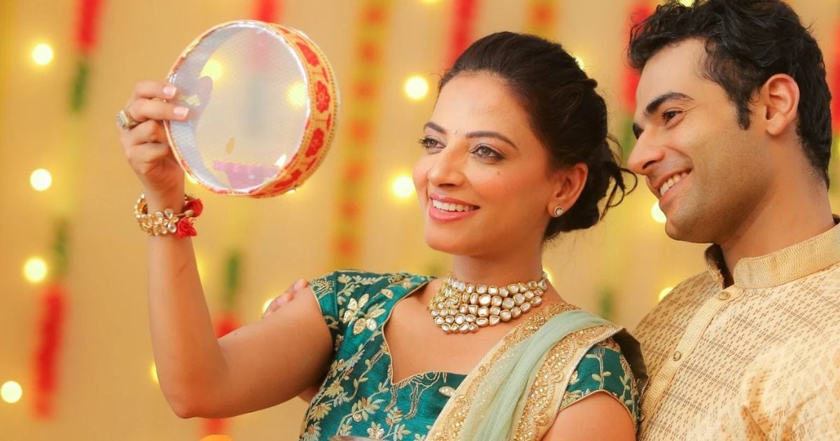 करवाचौथ 2025 राशि अनुसार दीजिए, अपने जीवन साथी को दें ये तोहफा, वैवाहिक जीवन में आएगी खुशहाली