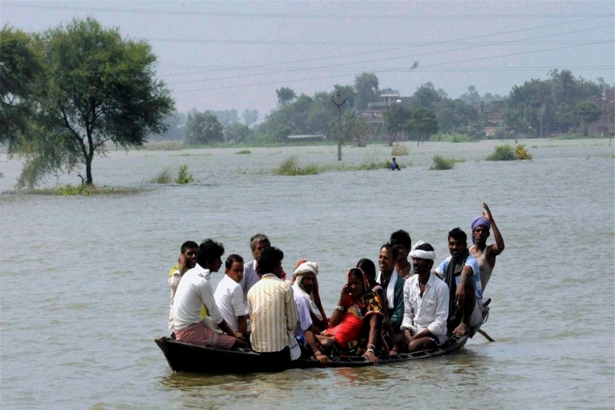 Bihar Flood: उफान पर गंगा, डूबने लगे गांव… बिहार में बाढ़ का खतरा बना दहशत