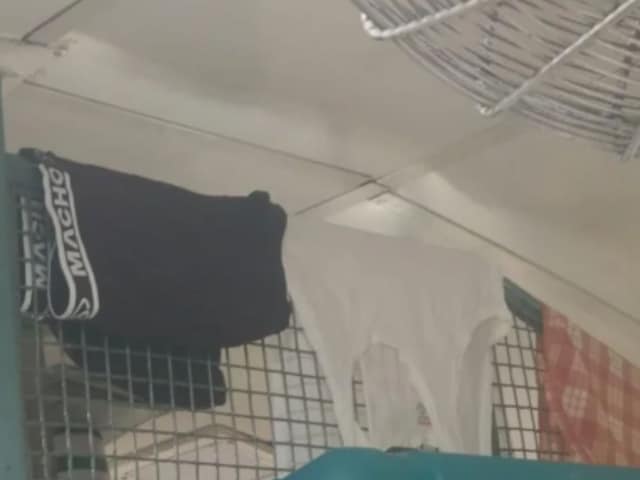 The passenger dried up on the berth, briefs-bone, shocked people ……