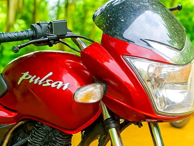 अब आएगा मजा! इलेक्ट्रिक मोटर के साथ आ रही है बजाज पल्सर और बॉक्सर