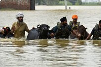 बारिश की वजह से पंजाब में बाढ़ की स्थिति और खराब होती जा रही है.