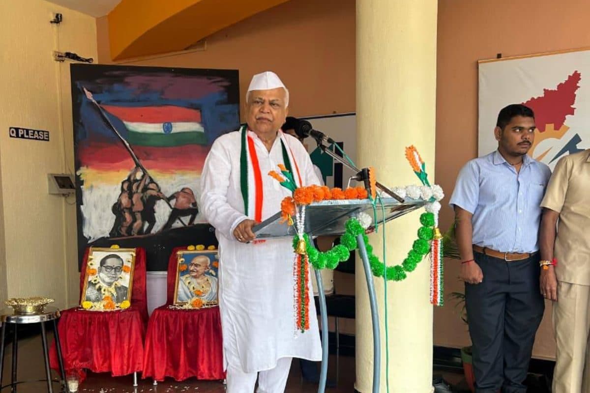 आंख मारी मुस्कुराए और कांग्रेस MLA ने महिला पत्रकार से कही ऐसा बात बवाल