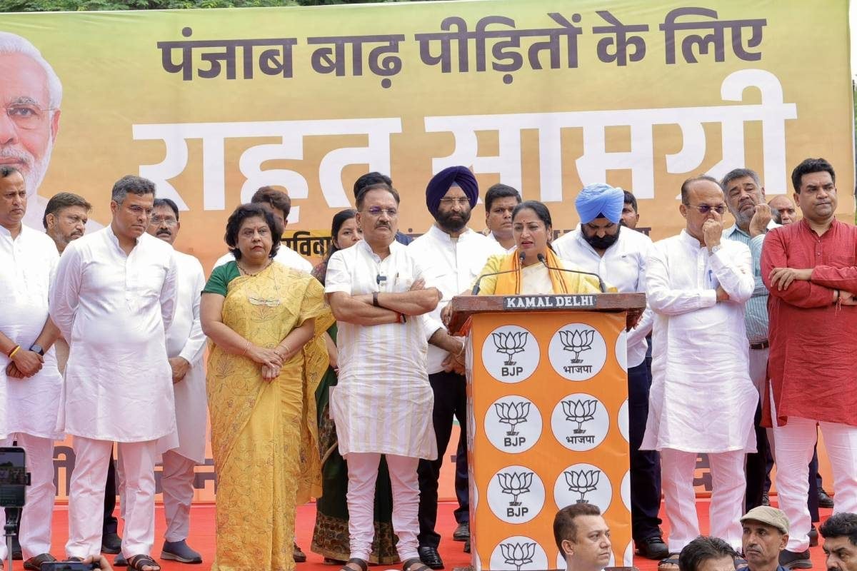 पंजाब भेजी गई 52 ट्रक राहत सामग्री CM रेखा बोलीं- संकट में हम एक परिवार