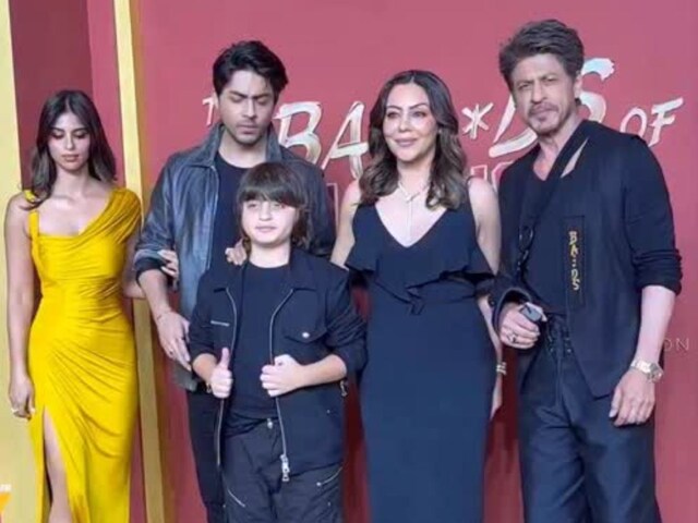 'द बैड्स ऑफ बॉलीवुड' के प्रीमियर पर सुहाना-शाहरुख ने लूटी लाइमलाइट