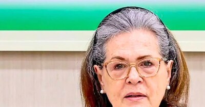 सोनिया गांधी लंबे समय से भारतीय राजनीति के केंद्र में रही हैं. (File Photo)