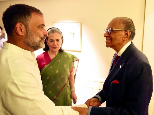 सोनिया-राहुल गांधी से मिलने कौन आया, जानें कितना पुराना गांधी परिवार से रिश्ता