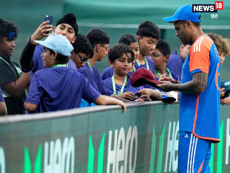 Sunil Gavaskar, Suryakumar Yadav, Sunil Gavaskar Back Suryakumar Yadav, Kuldeep Yadav, Asia Cup, India Cricket Team Asia Cup, Suryakumar Yadav Comment Suryakumar YADAV, Sunil Gavaskar, Sunil Gavaskar, Sunil Gavaskar, Asia Cup, Asia Cup