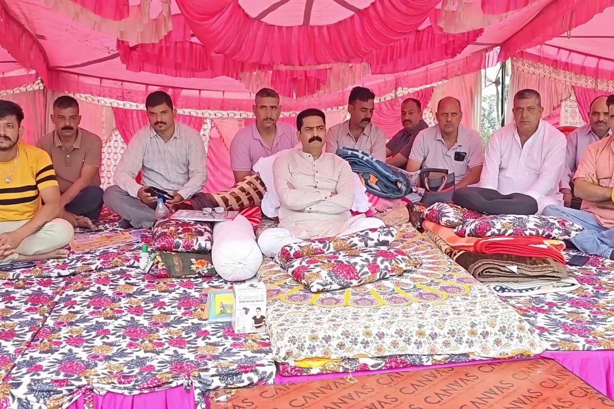 गडकरी के अफसरों के खिलाफ आमरण अनशन पर बैठे कांग्रेस MLA की सेहत कैसी है