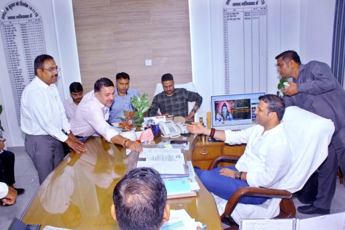 प्रशासनिक लापरवाही का नतीजा सील हुई निर्दोष की संपत्ति डेढ़ साल बाद खुली