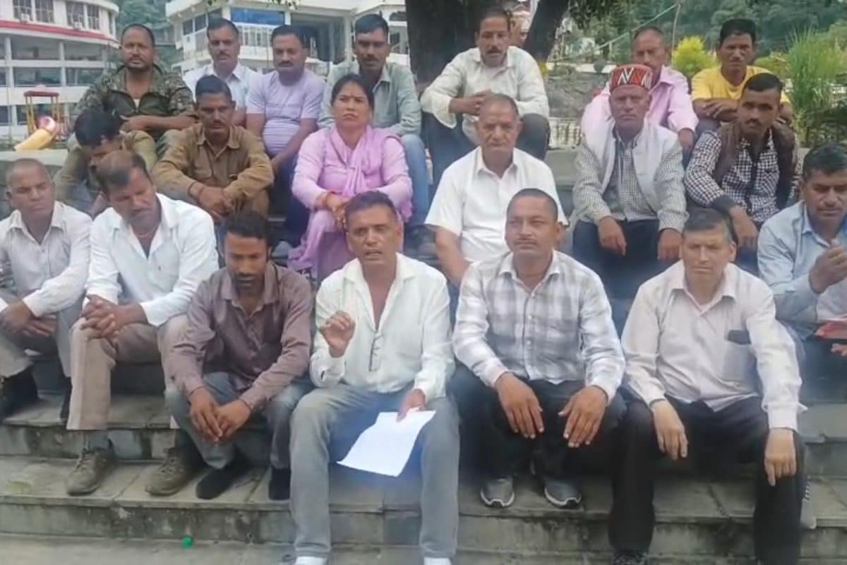 सुक्खू सरकार ने चौकीदारों का वेतन 25 रुपये बढ़ाया था अब उसे भी वापस मांग रही