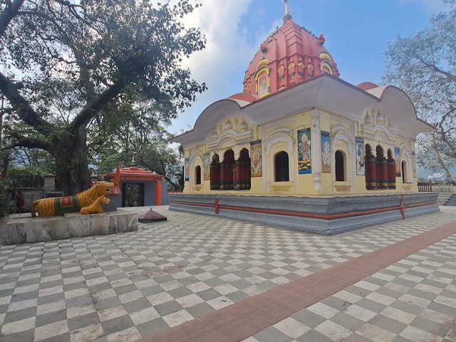 हिमाचल में तीन महादेवियों का वो इकलौता मंदिर, जहां सामने से नहीं होते दर्शन हिमाचल में तीन महादेवियों का वो इकलौता मंदिर, जहां सामने से नहीं होते दर्शन