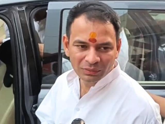 'घर की इज्जत' पर आई बात तो परिवार के साथ हुए तेज प्रताप, राजबल्लभ पर प्रहार