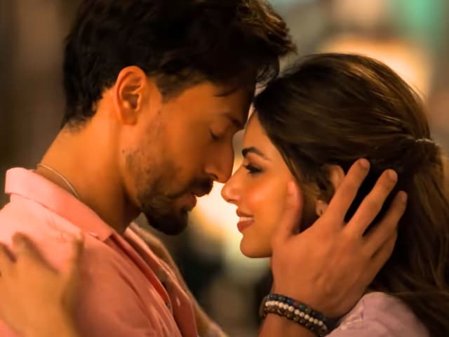 'भाई तुझे कंडोम में...' 'बागी 4' के सीन पर सेंसर बोर्ड ने चलाई कैंची 'भाई तुझे कंडोम में...' 'बागी 4' के सीन पर सेंसर बोर्ड ने चलाई कैंची