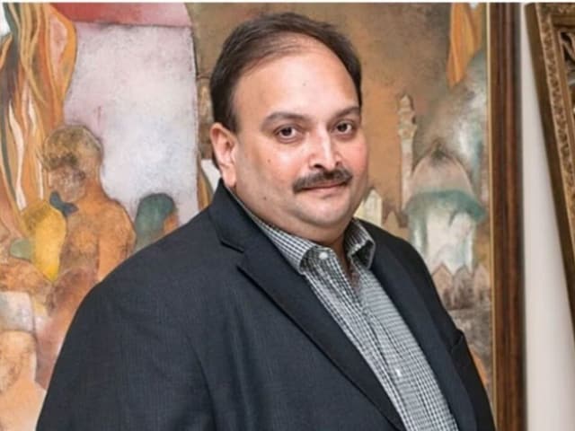 मेहुल चोकसी की प्रत्यर्पण प्रक्रिया में चमक आई, पीएनबी घोटाले से जुड़ी 5 बातें मेहुल चोकसी की प्रत्यर्पण प्रक्रिया में चमक आई, पीएनबी घोटाले से जुड़ी 5 बातें
