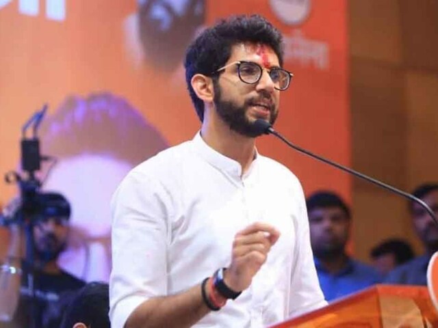 LIVE-आदित्य के इलाके में पैसे बांटने का आरोप, नासिक में AAP नेता पर तानी बंदूक