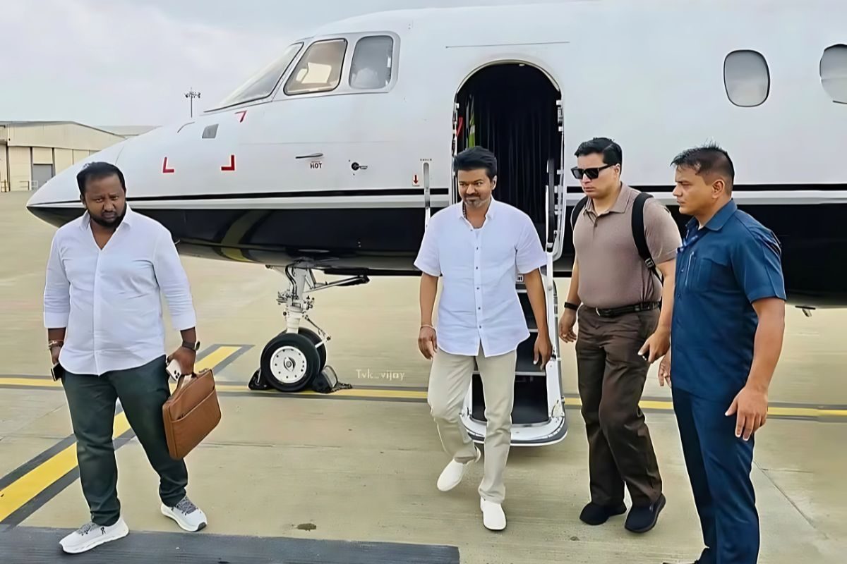 करूर भगदड़ में मर रहे थे लोग उधर 8 करोड़ की प्राइवेट जेट से भाग गए विजय- Pics