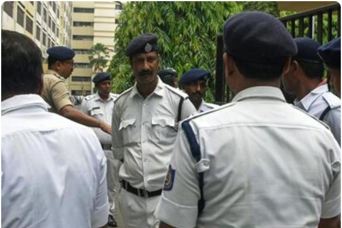 तालाब में मिला बच्चे का शव फिर अचानक गुस्साई भीड़ ने एक घर पर बोल दिया हमला