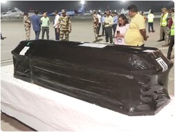 जुबिन गर्ग का पार्थिव शरीर सिंगापुर से दिल्ली पहुंचा, असम CM ने दी श्रद्धांजलि