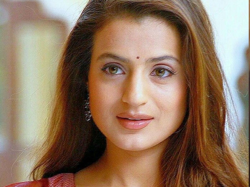 Ameesha Patel, non-bailable warrant, Moradabad court, cheque bounce case, 2017 event dispute, Rajpal yadav, rajpal yadav bail, Ameesha Patel non bailable warrant, Ameesha Patel moradabad court, अमीशा पटेल, अमीषा पटेल इंस्टाग्राम , मुरादाबाद कोर्ट, राजपाल यादव, अमीषा पटेल