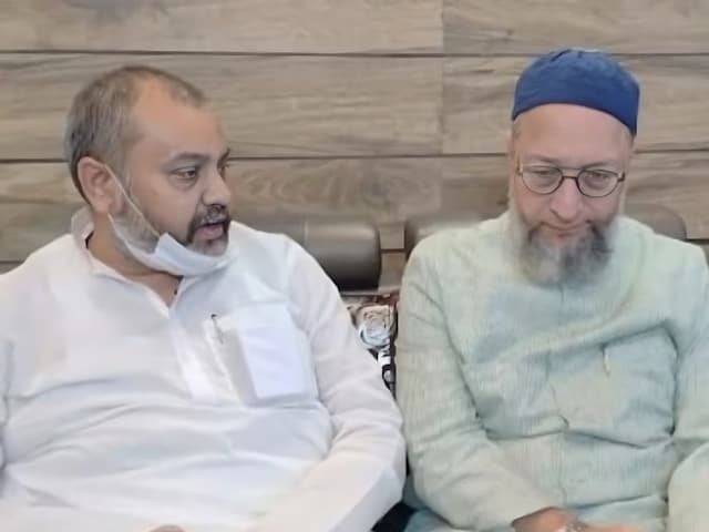 बिहार टॉपर घोटाले के किंगपिन की ओवैसी के साथ यह तस्वीर सुर्खियों में क्यों है?