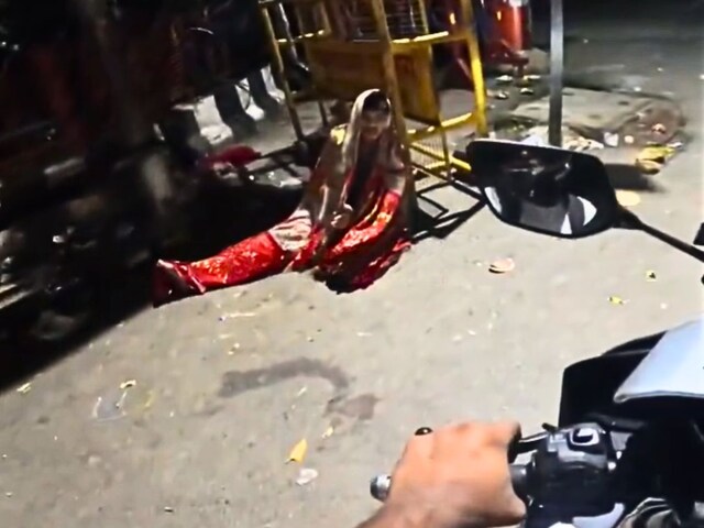 Delivery boy reached to give food, the customer turned out to be a beggar sitting on the road!
