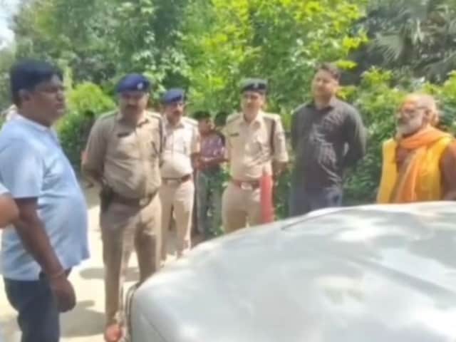 डफरपुर महाकाल धाम मंदिर में मूर्तियां तोड़ीं, बेगूसराय में हड़कंप, जांच जारी डफरपुर महाकाल धाम मंदिर में मूर्तियां तोड़ीं, बेगूसराय में हड़कंप, जांच जारी