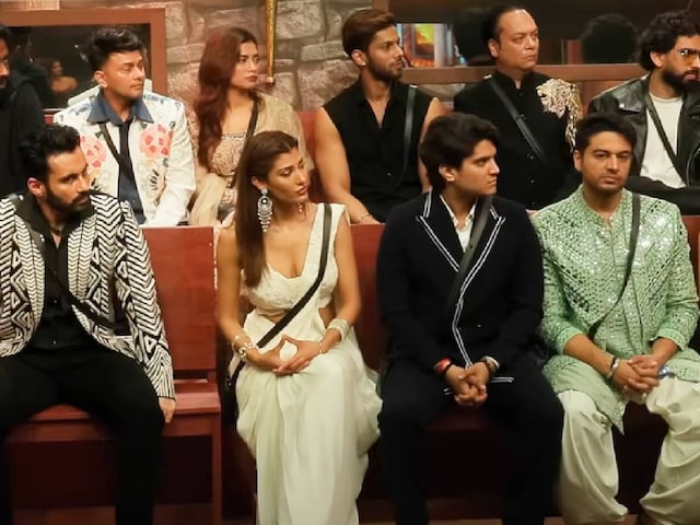 Bigg Boss Contestants: हमेशा क्यों पहनना होता है माइक, घर का है ये खास नियम Bigg Boss Contestants: हमेशा क्यों पहनना होता है माइक, घर का है ये खास नियम