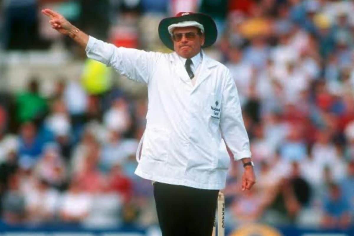 पिच पर सुनील गावस्कर के बाल काटने वाले अंपायर नहीं रहे, डिकी बर्ड का निधन