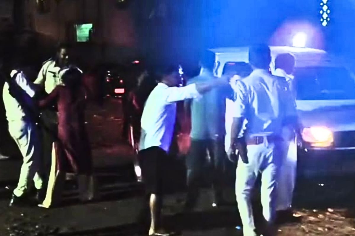 कुत्ते के भौंकने पर चली गोलियां, शराब के नशे में पड़ोसी की हत्या