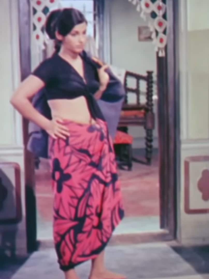 Dimple Kapadia, Bobby, Bobby Film, Dimple Kapadia First Film, How Dimple Kapadia Crossed Limits of Boldness at Age of 16, Dimple Kapadia Bol Look in Bobby, Bobby Budget, Bobby Collection, Bobby College Kapadia, Dimple Kapadia's first film, Rajesh Khanna's wife, Rishi Kapoor