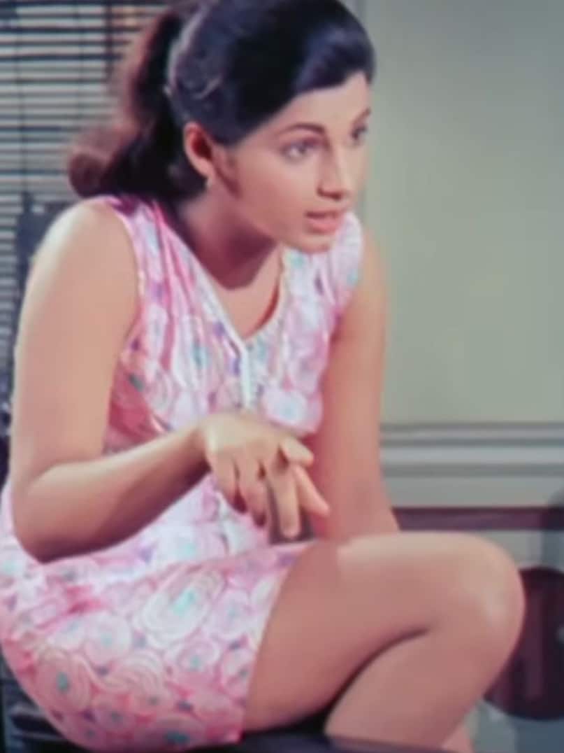 Dimple Kapadia, Bobby, Bobby Film, Dimple Kapadia First Film, How Dimple Kapadia Crossed Limits of Boldness at Age of 16, Dimple Kapadia Bol Look in Bobby, Bobby Budget, Bobby Collection, Bobby College Kapadia, Dimple Kapadia's first film, Rajesh Khanna's wife, Rishi Kapoor