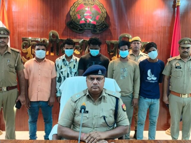 ओवैसी के भड़काऊ भाषण का पोस्टर लगाकर माहौल बिगाड़ने की साजिश, 5 गिरफ्तार