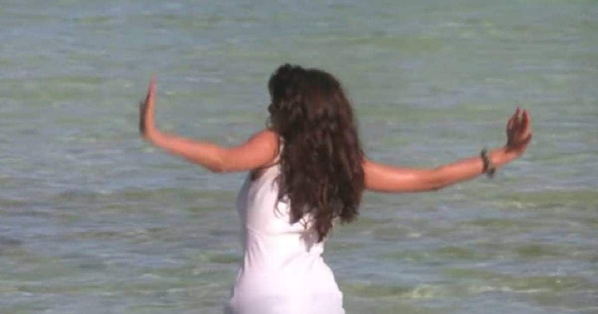 90s की वो बला की खूबसूरत हसीना, टॉप एक्ट्रेस होकर भी करती थीं आइटम सॉन्ग, फिर एक्टिंग को कह गईं अलविदा