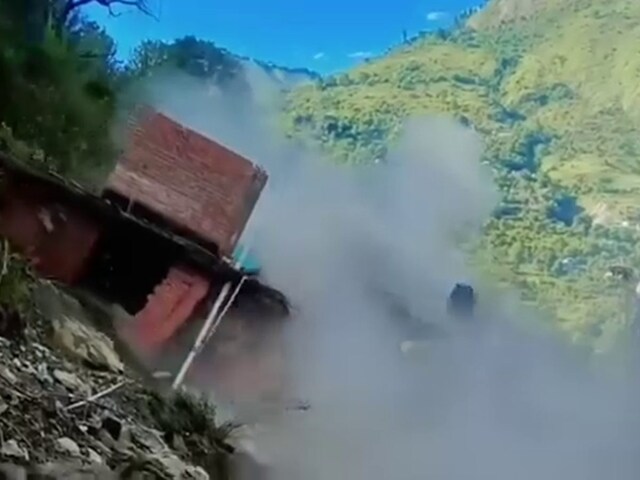 VIDEO: 7 दिन से ना बिजली-ना पानी:हिमाचल के बाली चौकी में एक और मकान गिरा