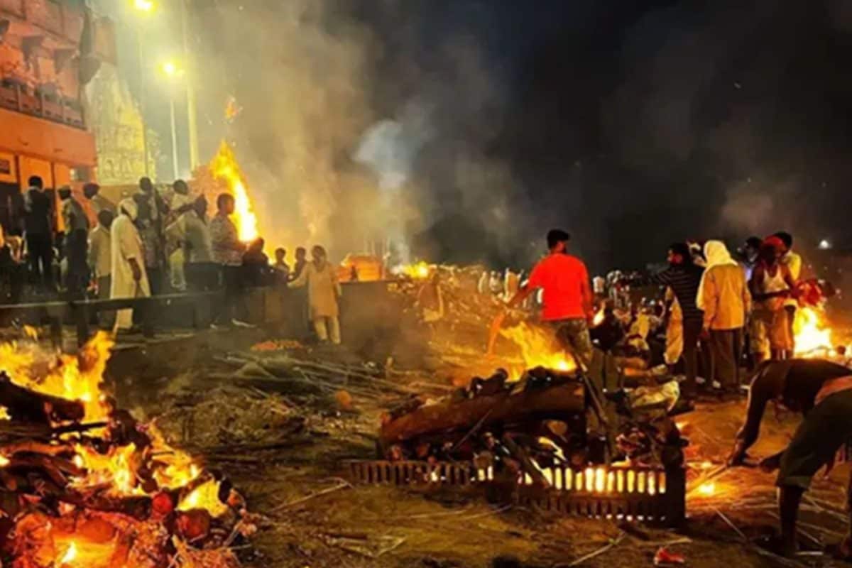 बनारस में चिता ठंडी होने के बाद भस्म पर क्यों लिख देते हैं 94 की संख्या वजह