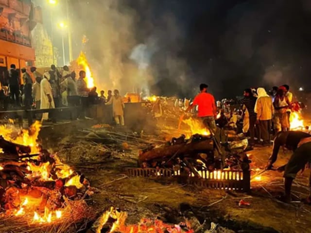 बनारस में चिता ठंडी होने के बाद भस्म पर क्यों लिख देते हैं 94 की संख्या, वजह