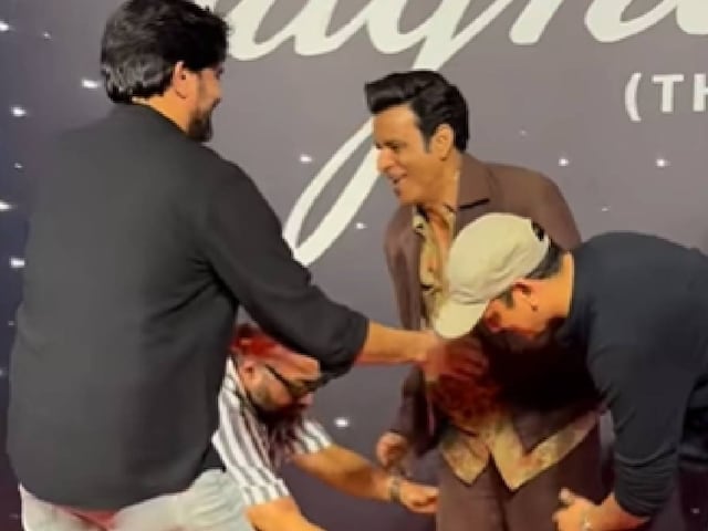 4-4 stars fell in Manoj Baypayee's feet, gang pulled trousers of 'Sardar Khan' 4-4 stars fell in Manoj Baypayee's feet, gang pulled trousers of 'Sardar Khan'
